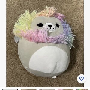 Rainbow wing lion squish mallow light grayish color